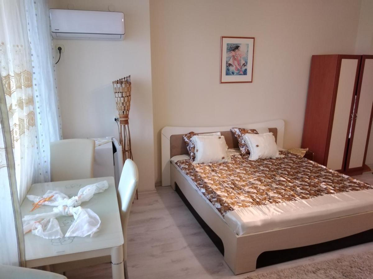 Къща За Гости Синьо Лято Pomorie Extérieur photo