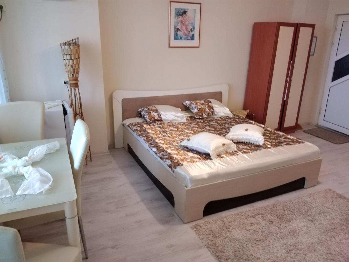 Къща За Гости Синьо Лято Pomorie Extérieur photo